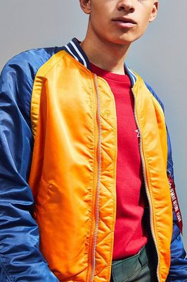 Изображение: Alpha Industries. Новые яркие ветровки бомберы 