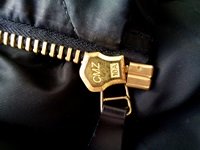 Замок застежки куртки B-15 FLIGHT JACKET (тыльная сторона)